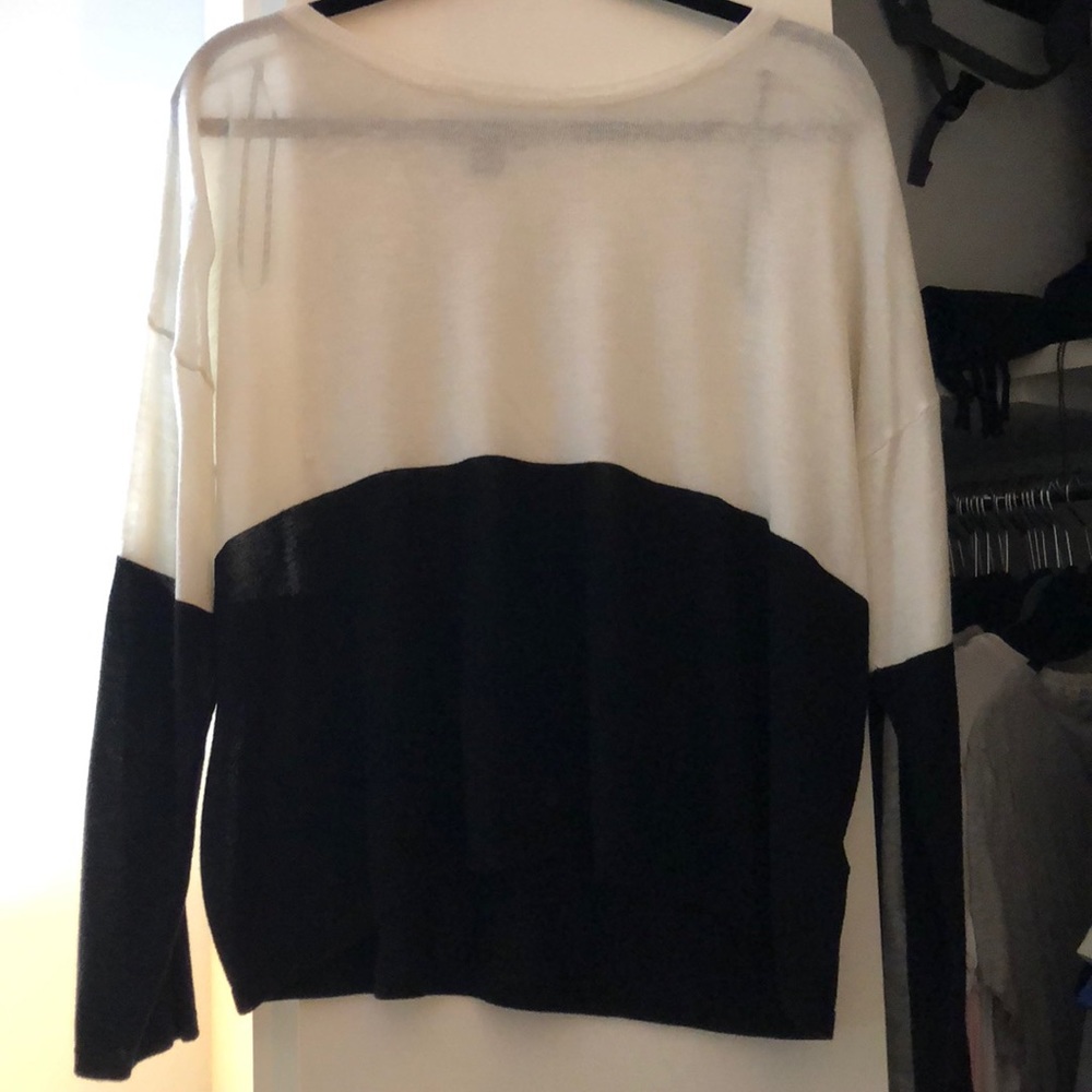 HOST PICK💕H&M Black and White Colorblock Sweater